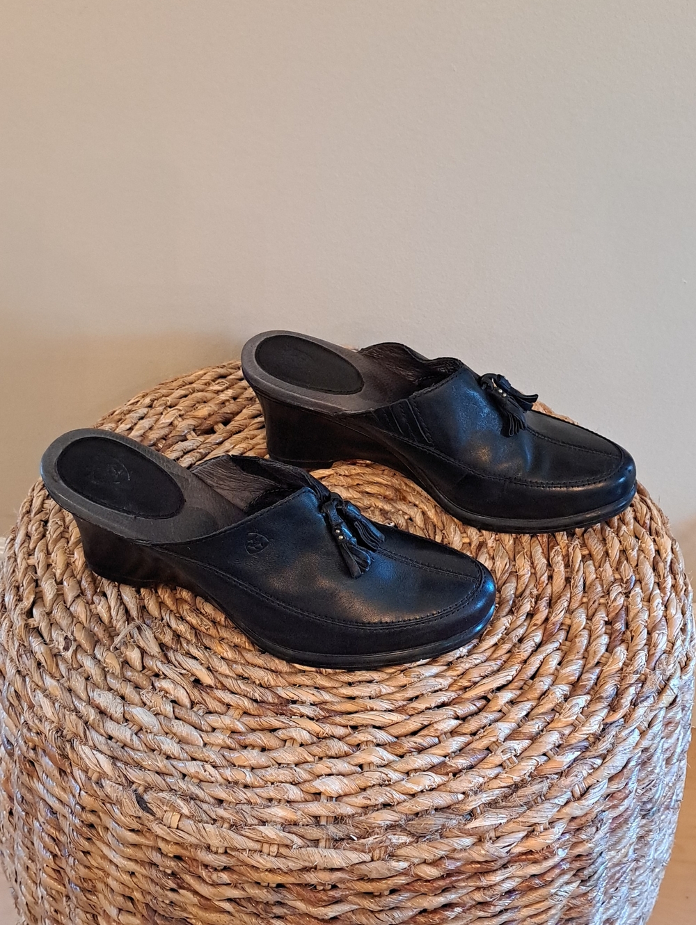 Ariat Womens Medocino Black Leather 3" Wedge Tassel Mules 7